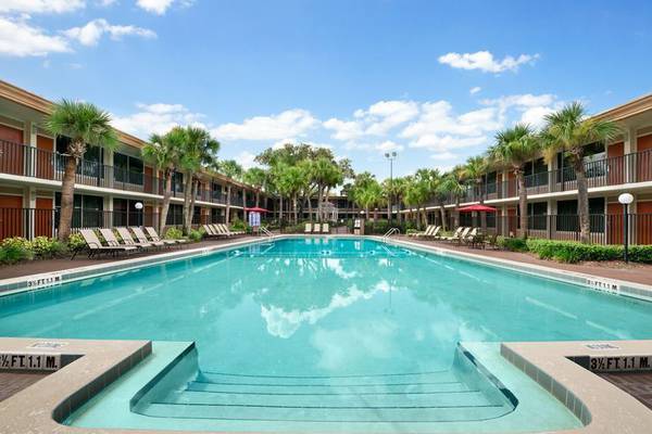 Swimming pools ramada gateway orlando hotel florida Swimming pools ramada gateway orlando hotel florida