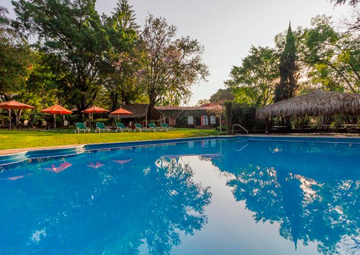 Outdoor swimming pool Racquet Cuernavaca Hotel