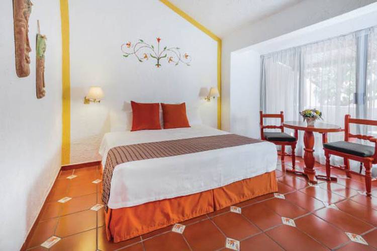 Single standard room Racquet Cuernavaca Hotel
