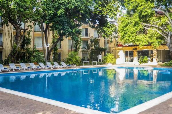 Swimming pool Viva Villahermosa Hotel Swimming pool Viva Villahermosa Hotel