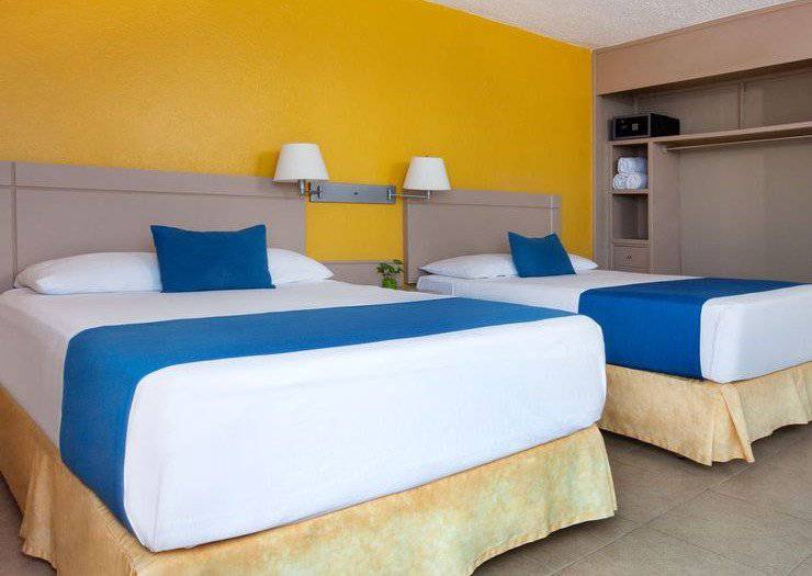 Standard room with mountain view Calinda Beach Acapulco Hotel Standard room with mountain view Calinda Beach Acapulco Hotel