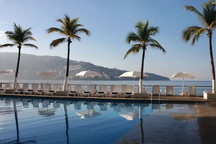 Outdoor swimming pool Calinda Beach Acapulco Hotel