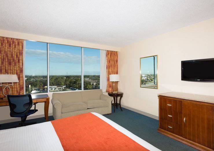 Deluxe room Ramada Gateway Orlando Hotel